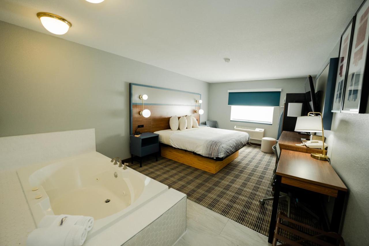 Americinn By Wyndham Tomahawk Bagian luar foto