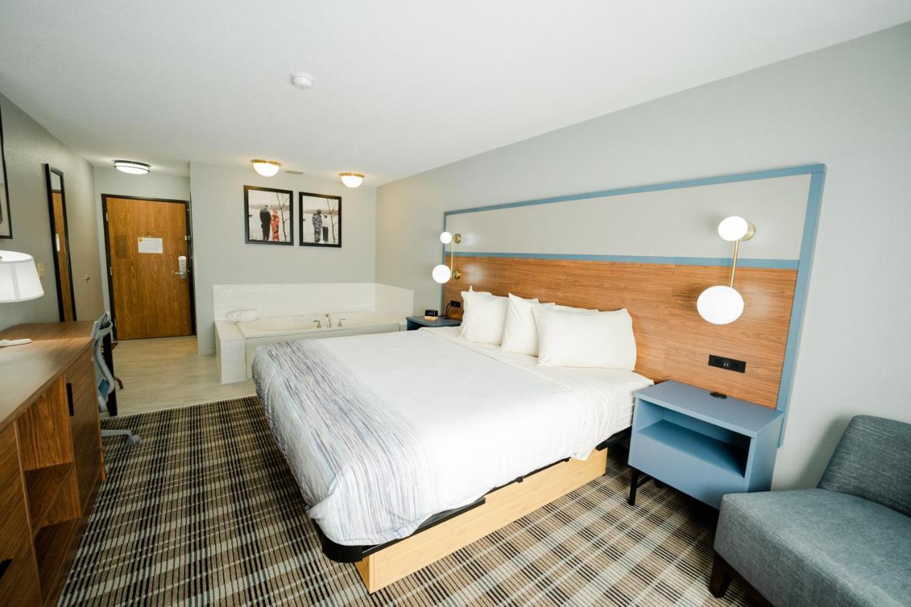 Americinn By Wyndham Tomahawk Bagian luar foto