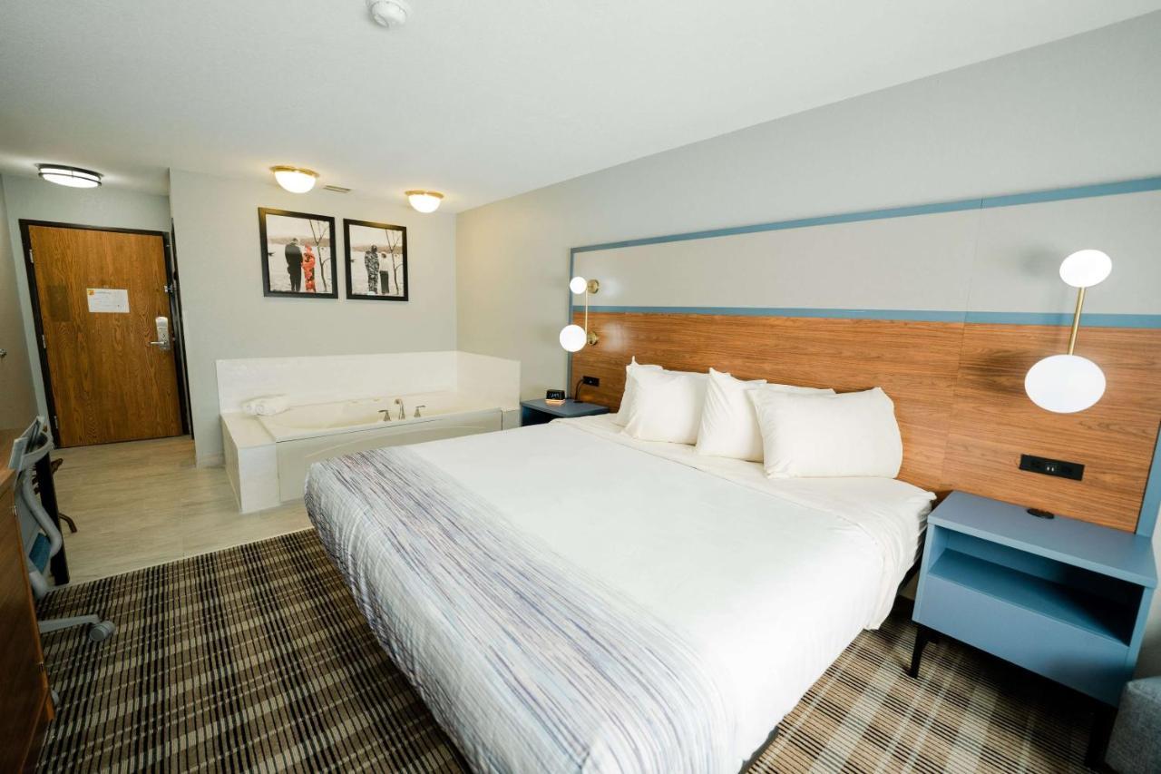 Americinn By Wyndham Tomahawk Bagian luar foto