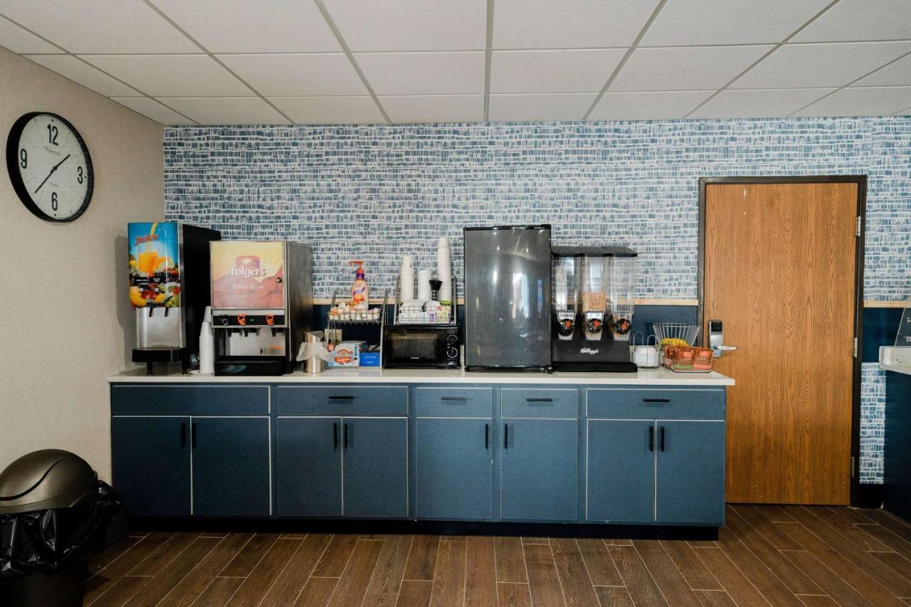 Americinn By Wyndham Tomahawk Bagian luar foto