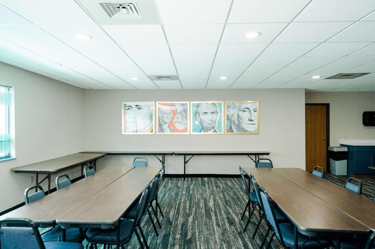 Americinn By Wyndham Tomahawk Bagian luar foto