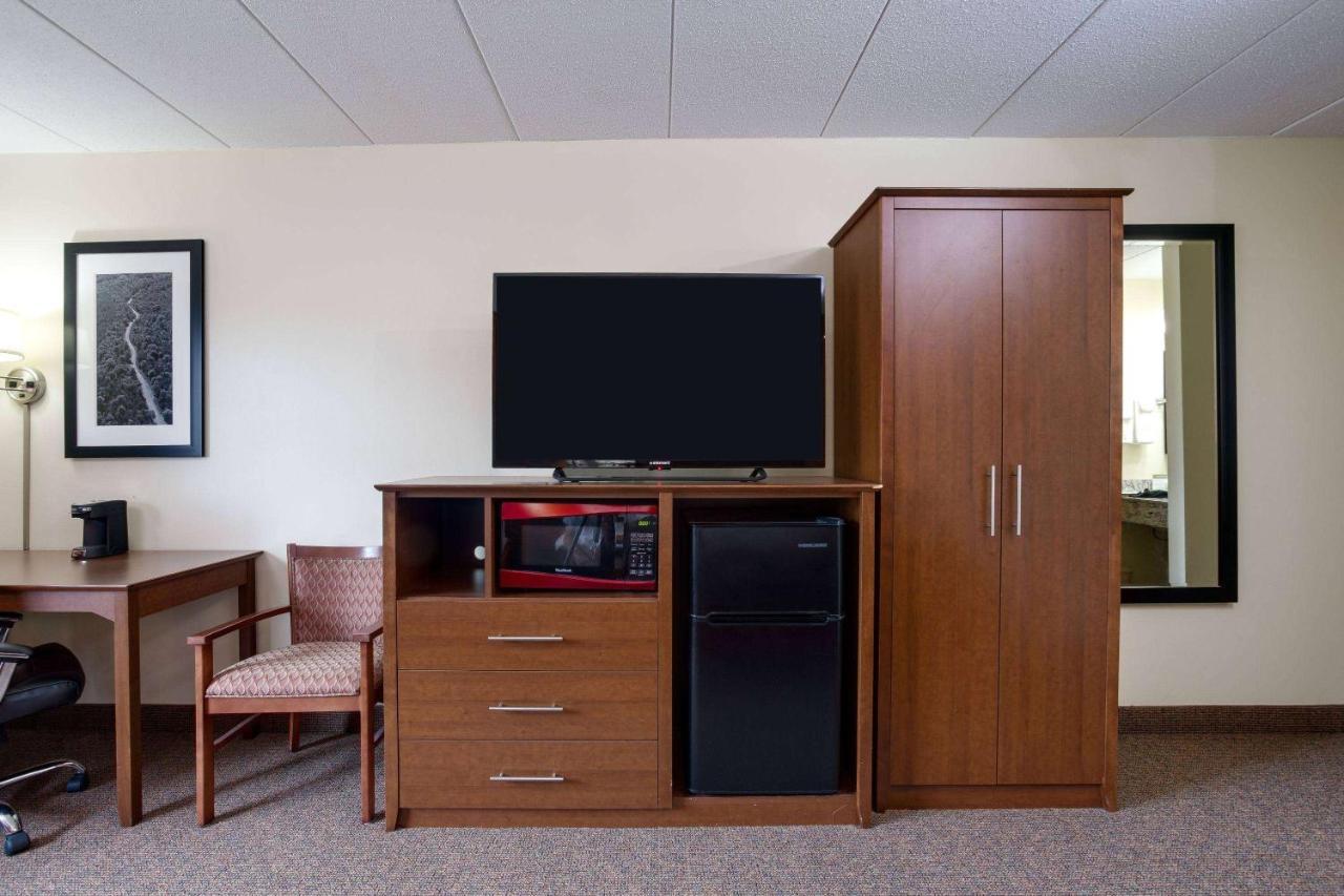 Americinn By Wyndham Tomahawk Bagian luar foto